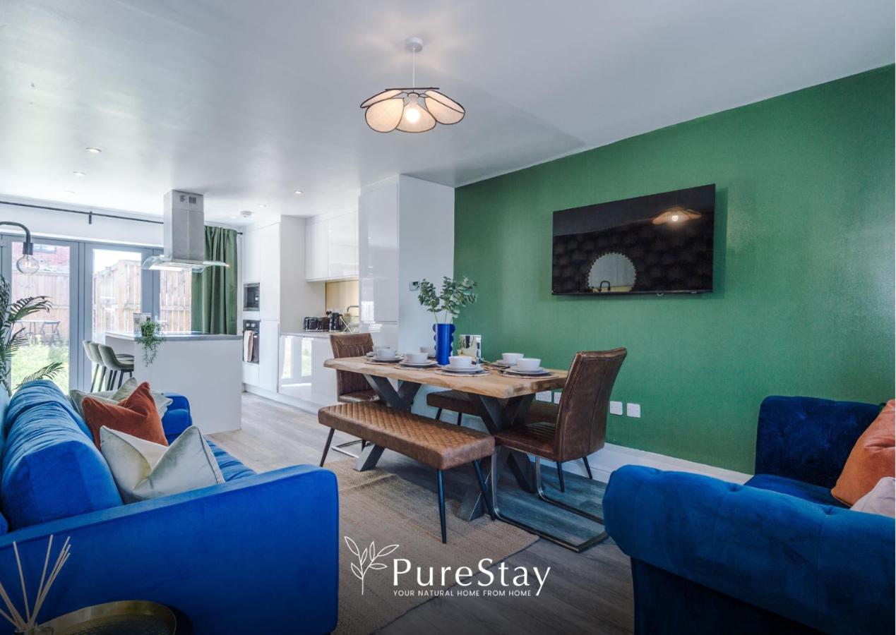 5-bed property · Manchester M35