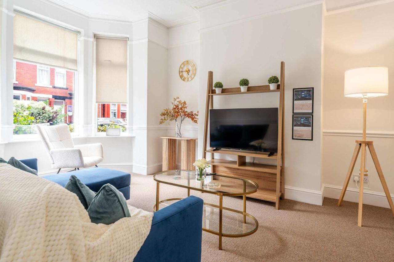 4-bed property · Salford M6