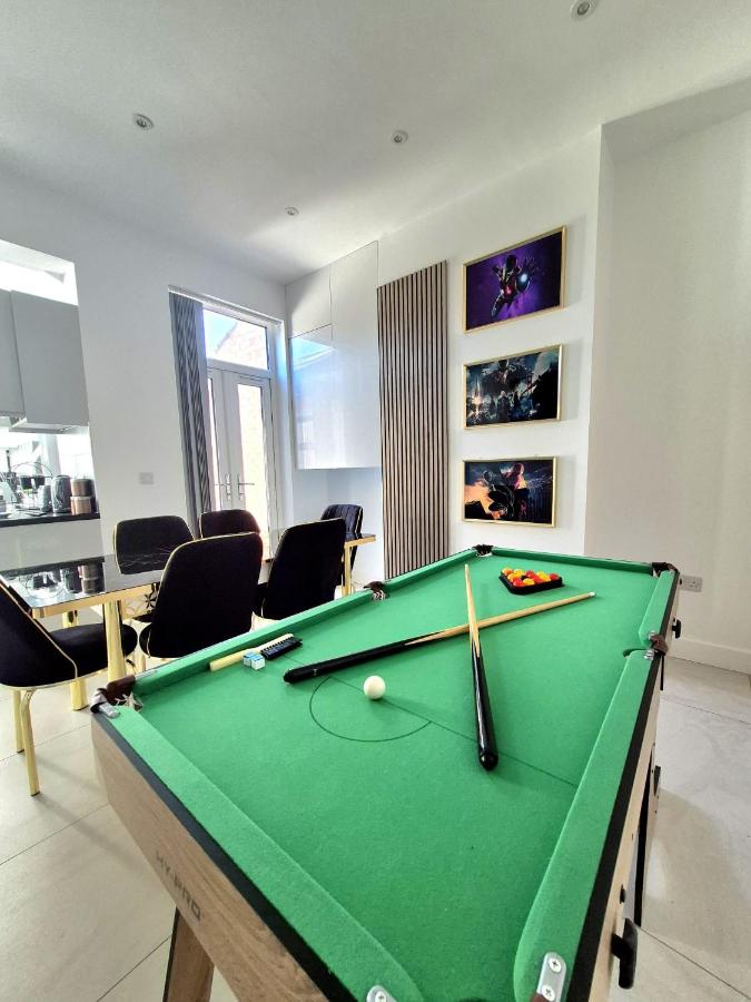 Spacious & Stylish 3 Bed Home in Nottingham, sleeps 7