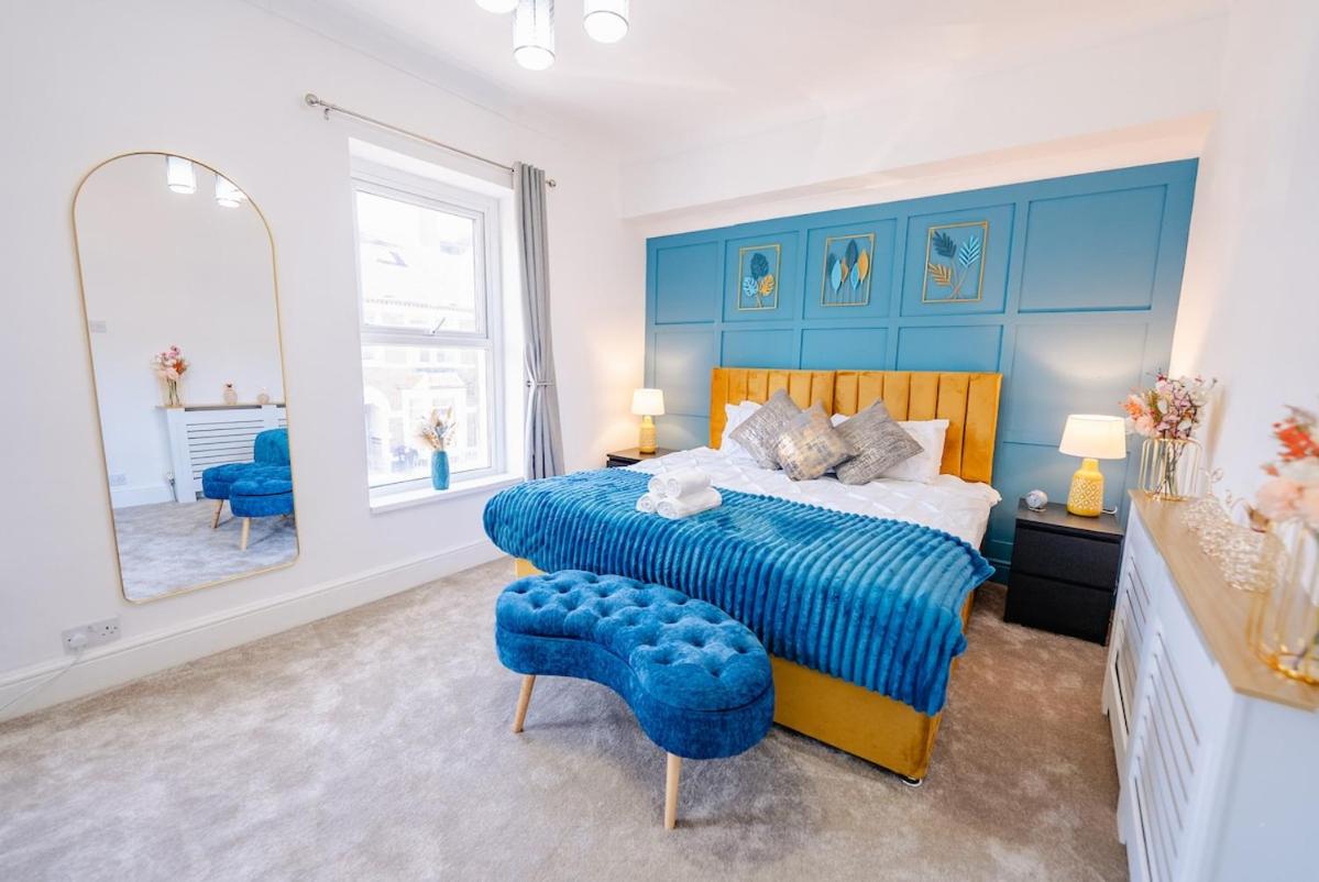 6-bed property · Cardiff CF24