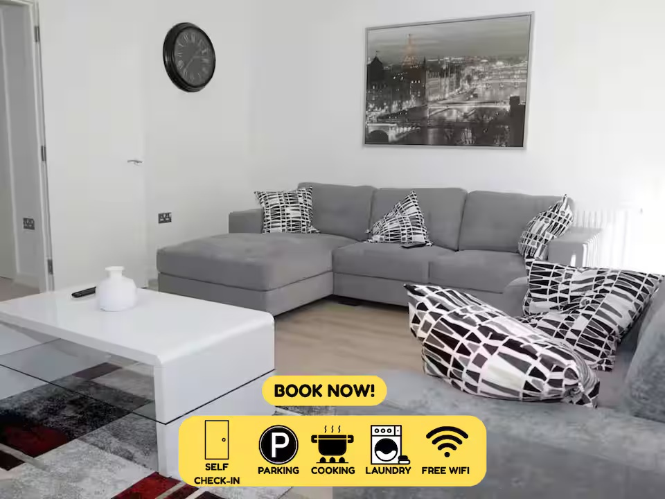 Modern Chic 2BR Flat near DLR station Free Parking