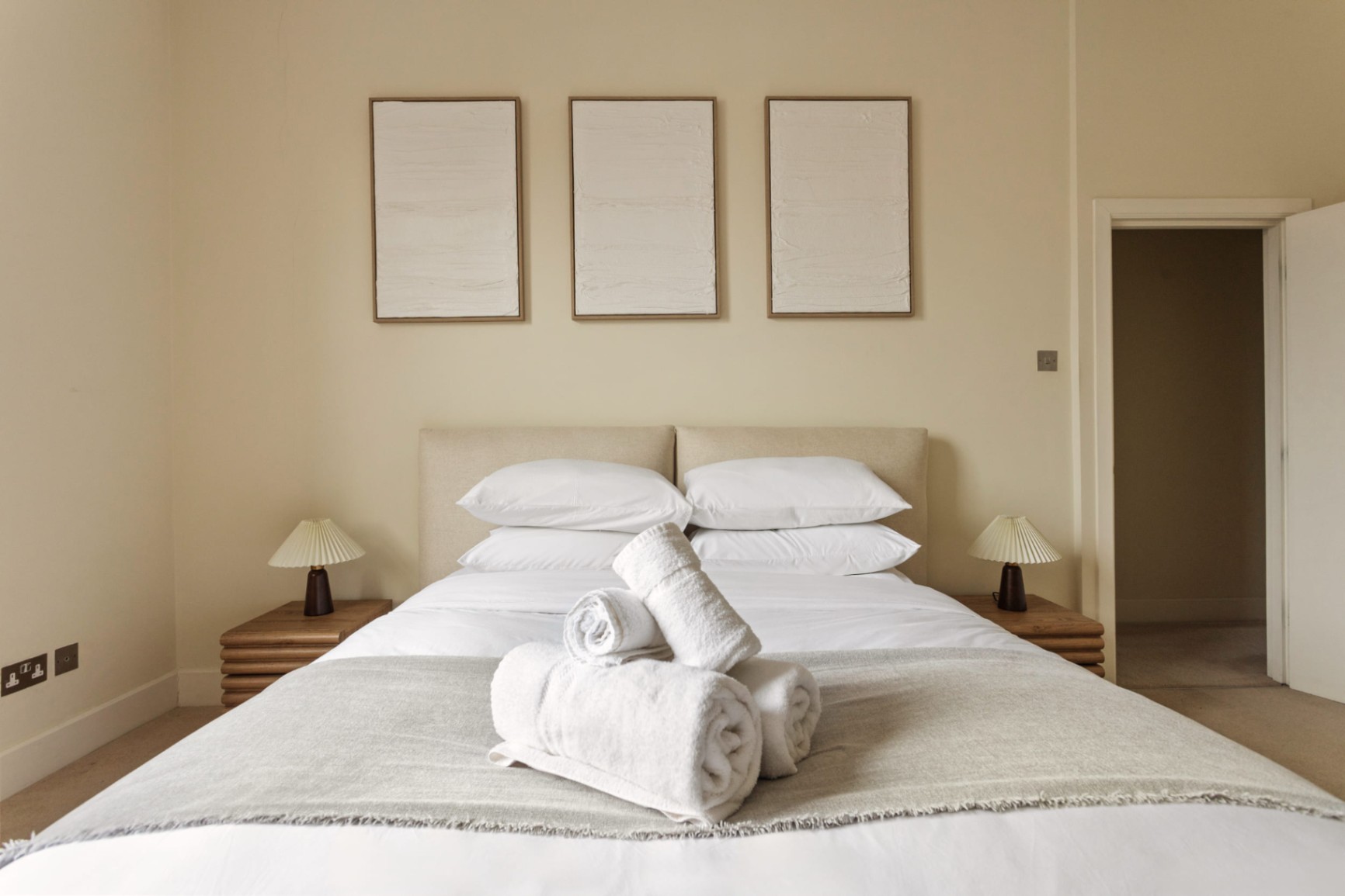 Elegant Knightsbridge 2BR Apartment | Near Harrods