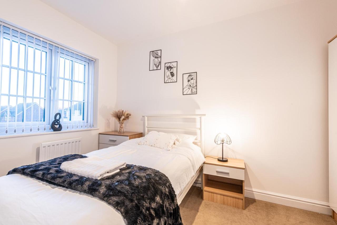 4-bed property · Manchester M40