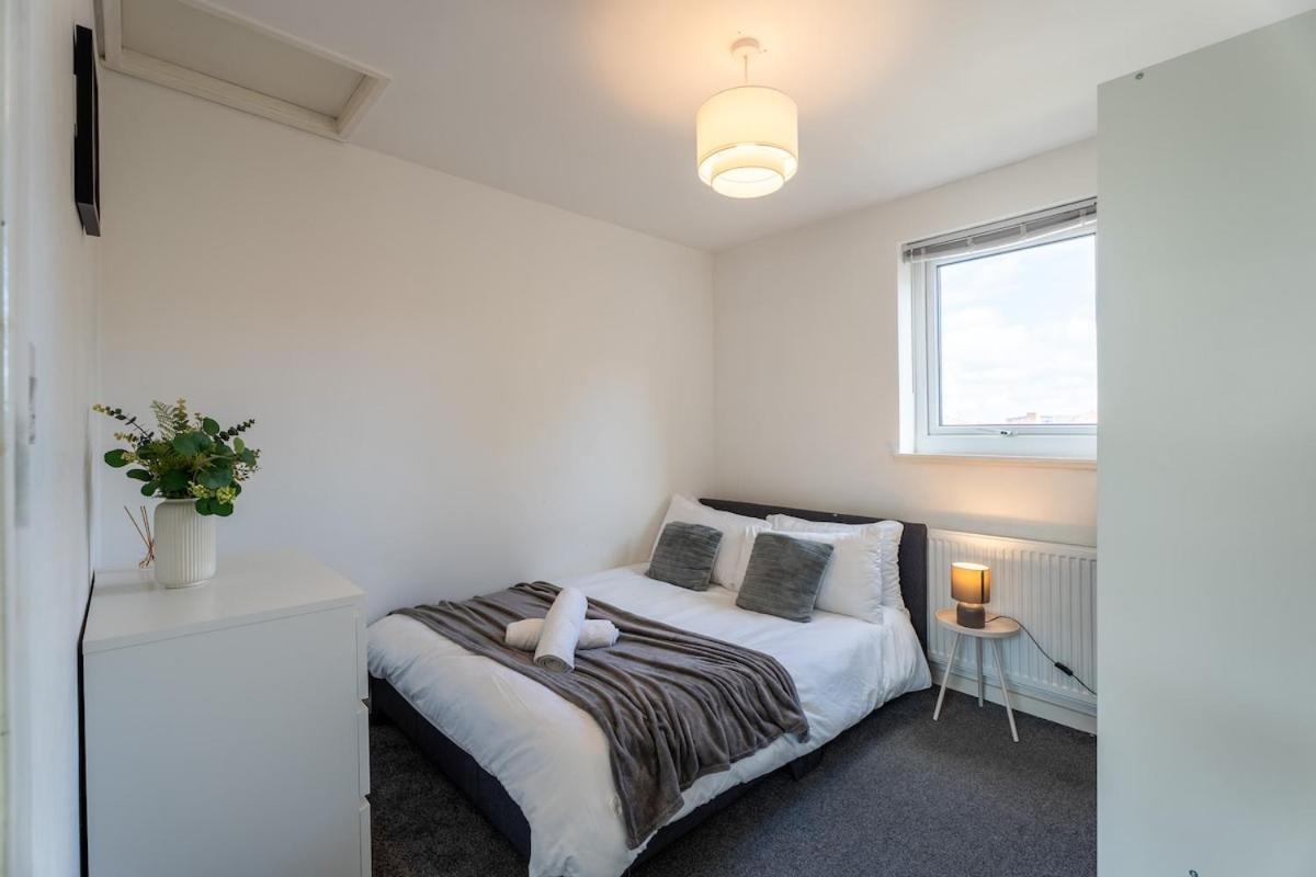 3-bed property · Leeds