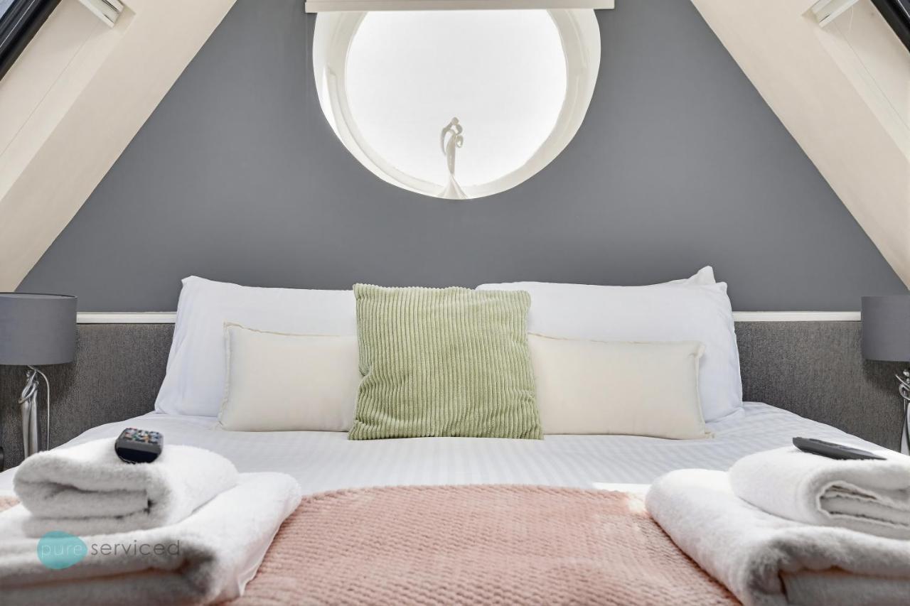 3 Bed - Sutton House Apartments by Smart Welcomes