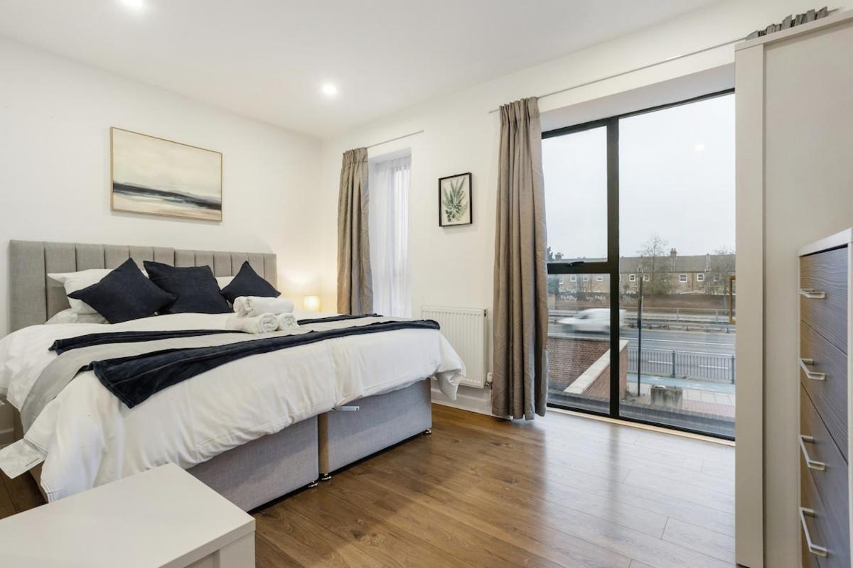 3-bed property · London E16
