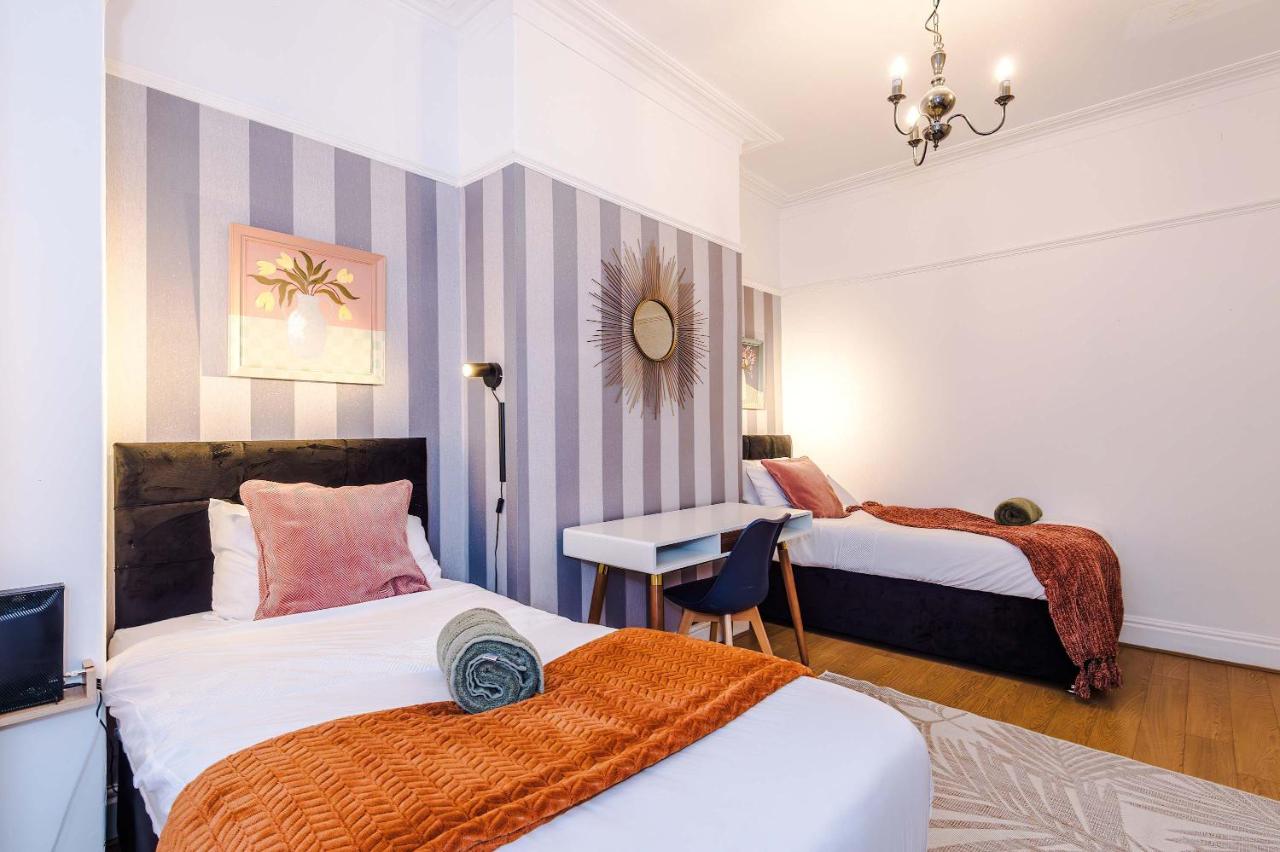 4-bed property · Manchester M6