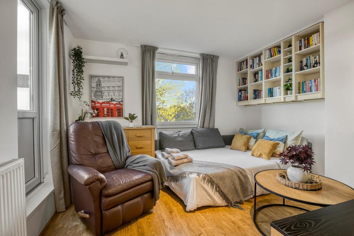 3-bed property · London SW8