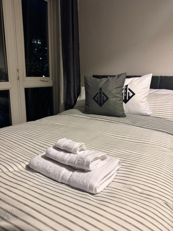 2-bed property · Salford M50