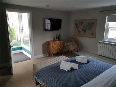 4-bed property · Bath BA1