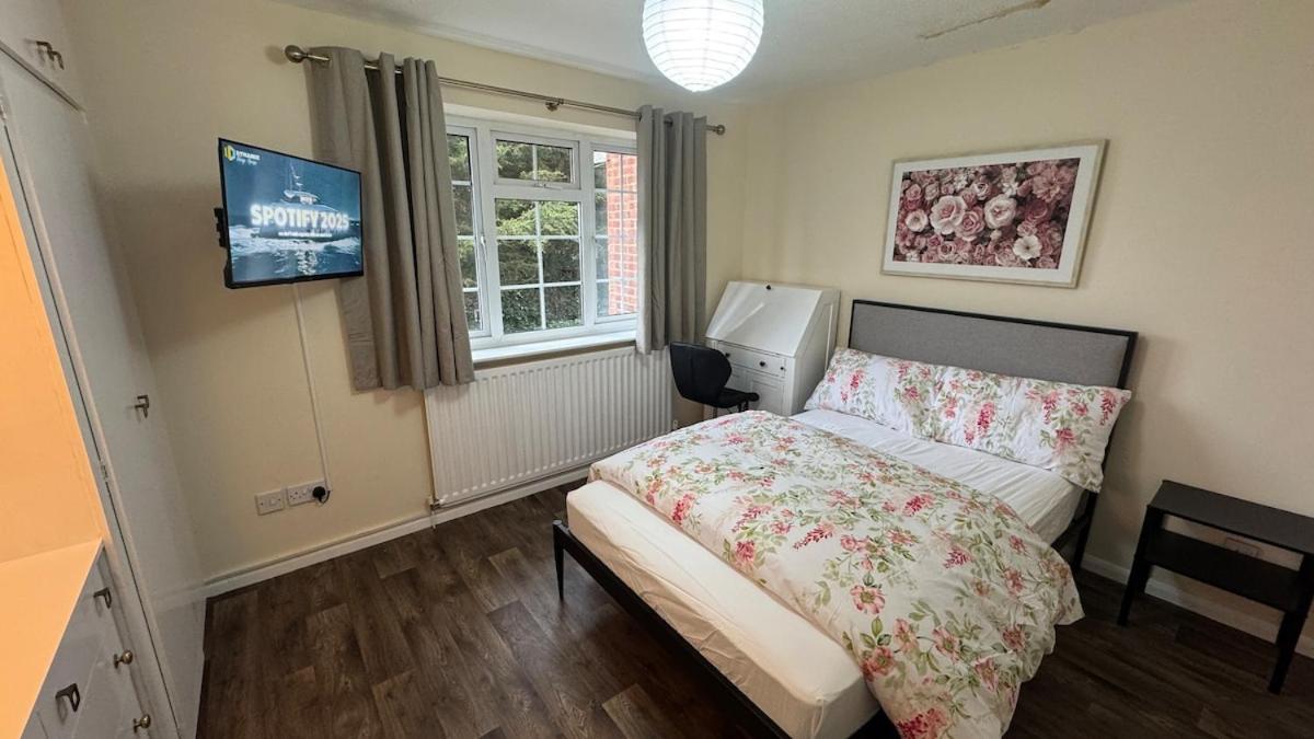 Spacious 3-Bed House with Free Parking in Nottingham City Centre