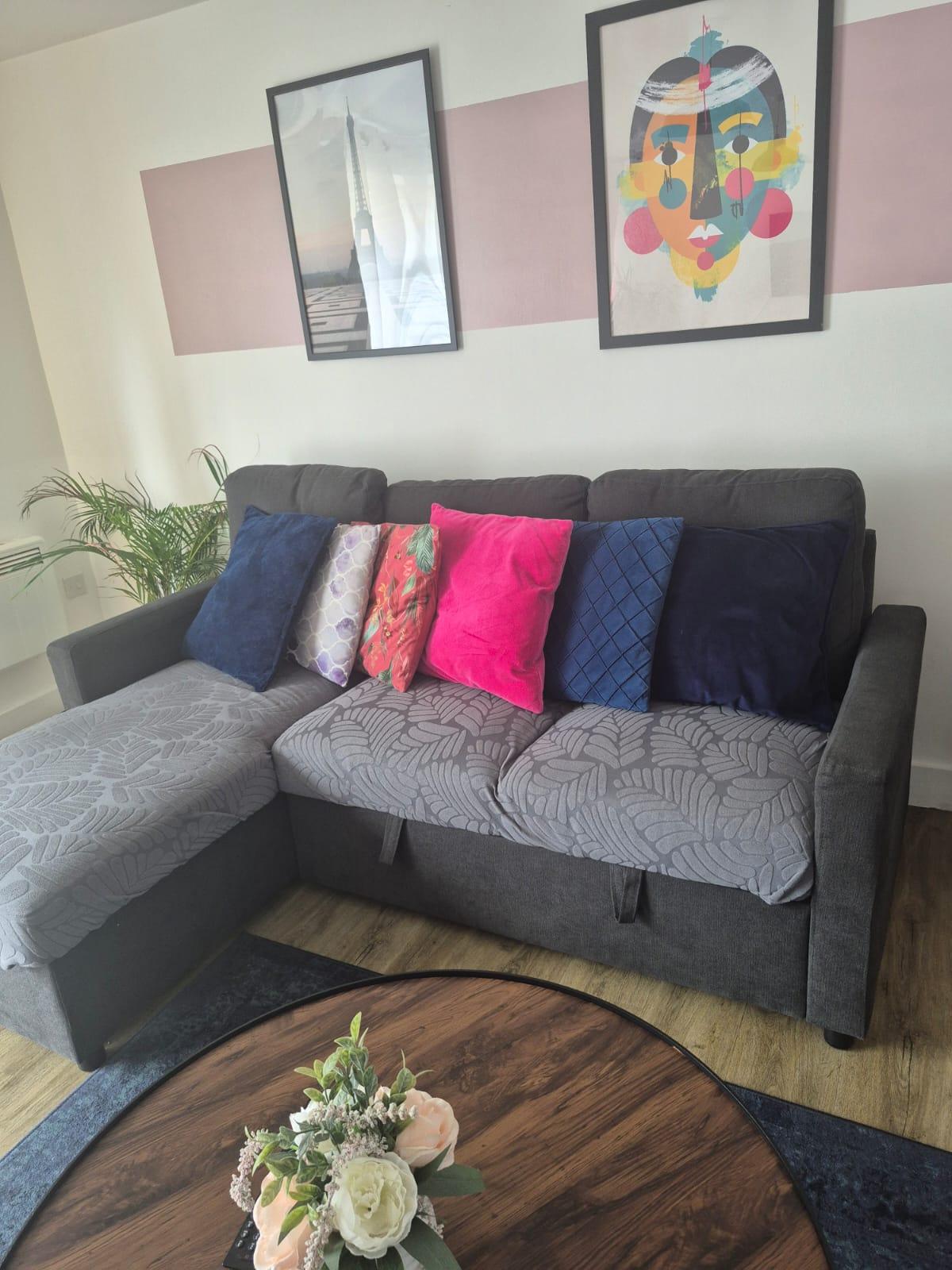 Bright and Spacious Cambridge Apartment Near Shops, Restaurants, and Public Transport