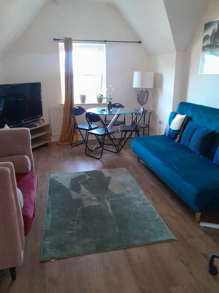 Spacious Cambridge Apartment with Parking, Ideal for Long Stays and Business Trips
