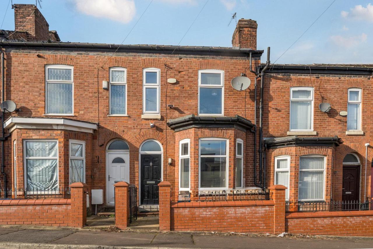 6-bed property · Manchester M6