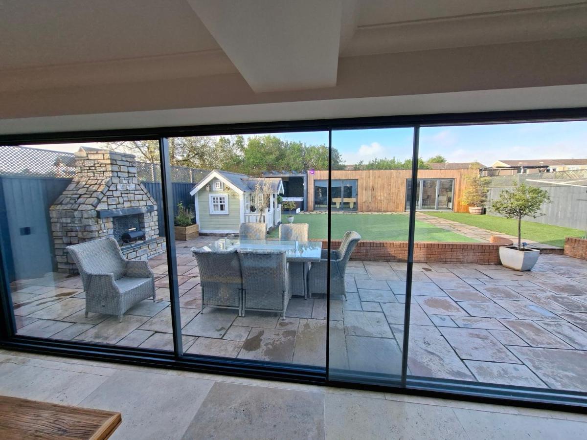 6-bed property · Swansea SA5