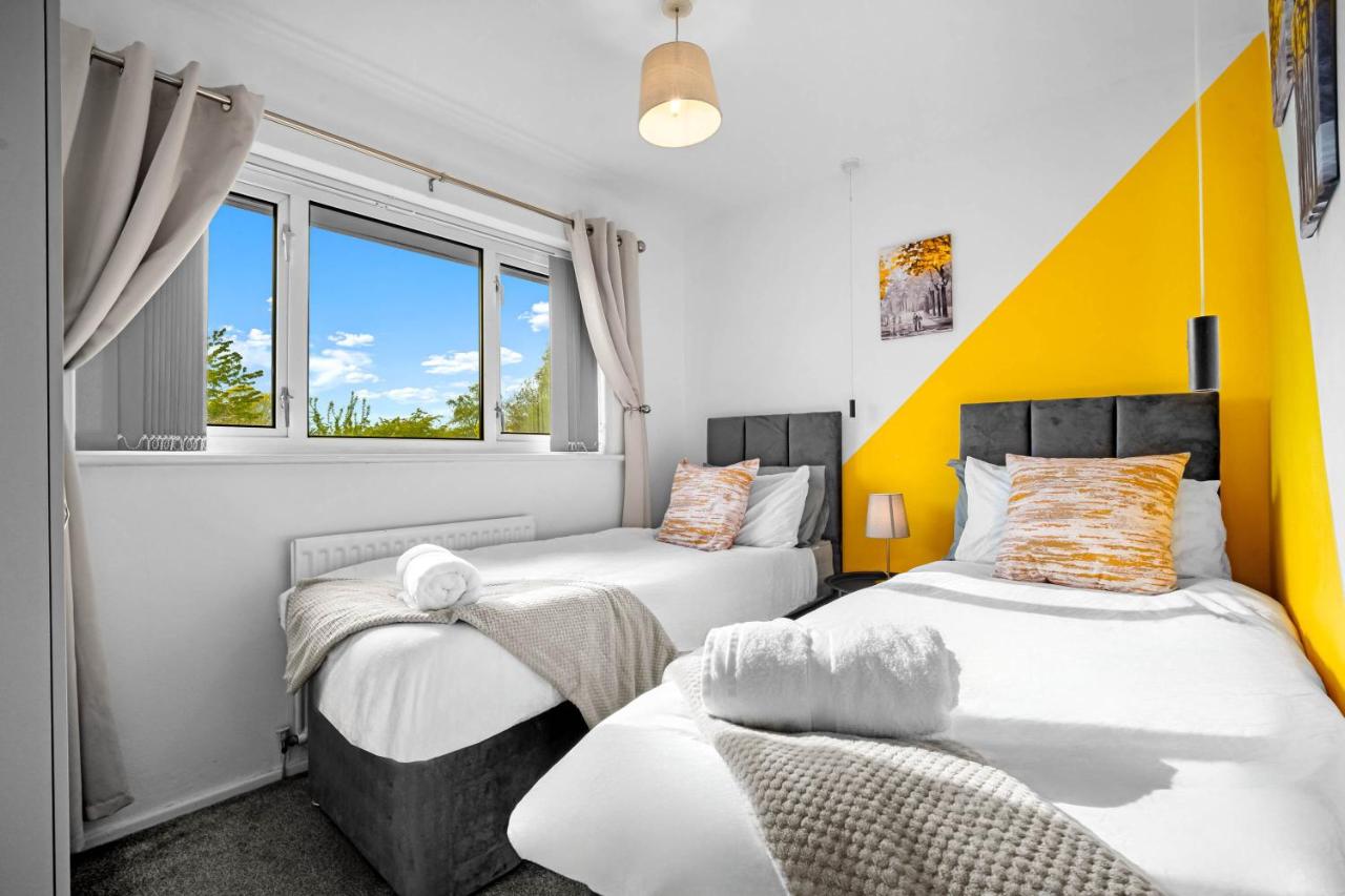 5-bed property · Solihull B91