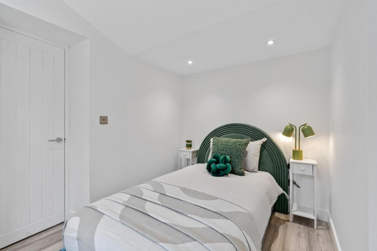 3-bed property · Swindon SN1