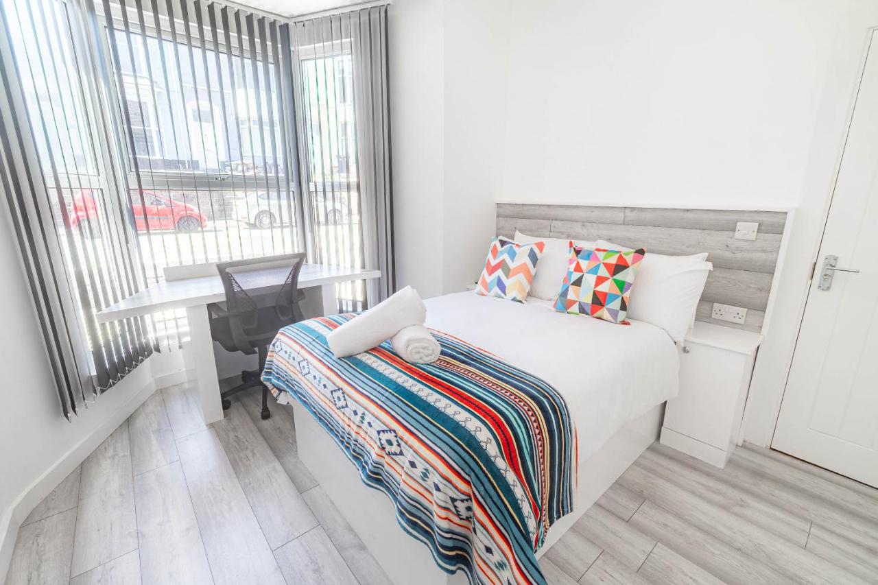 6-bed property · Swansea SA1