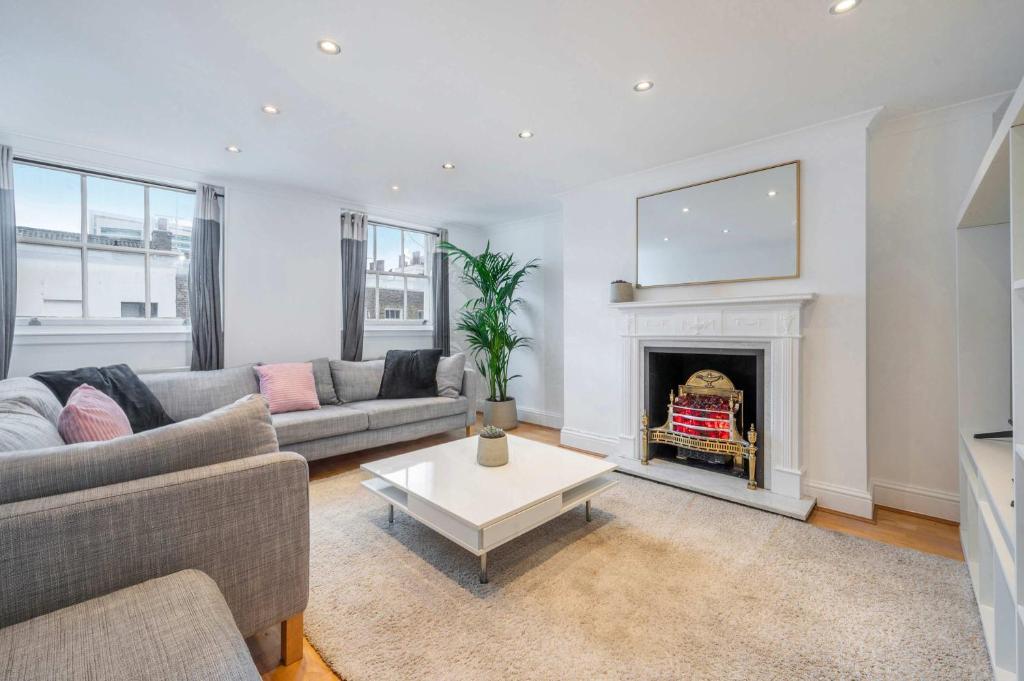 Spacious 2-Bed Flat, Moments From Oxford Circus