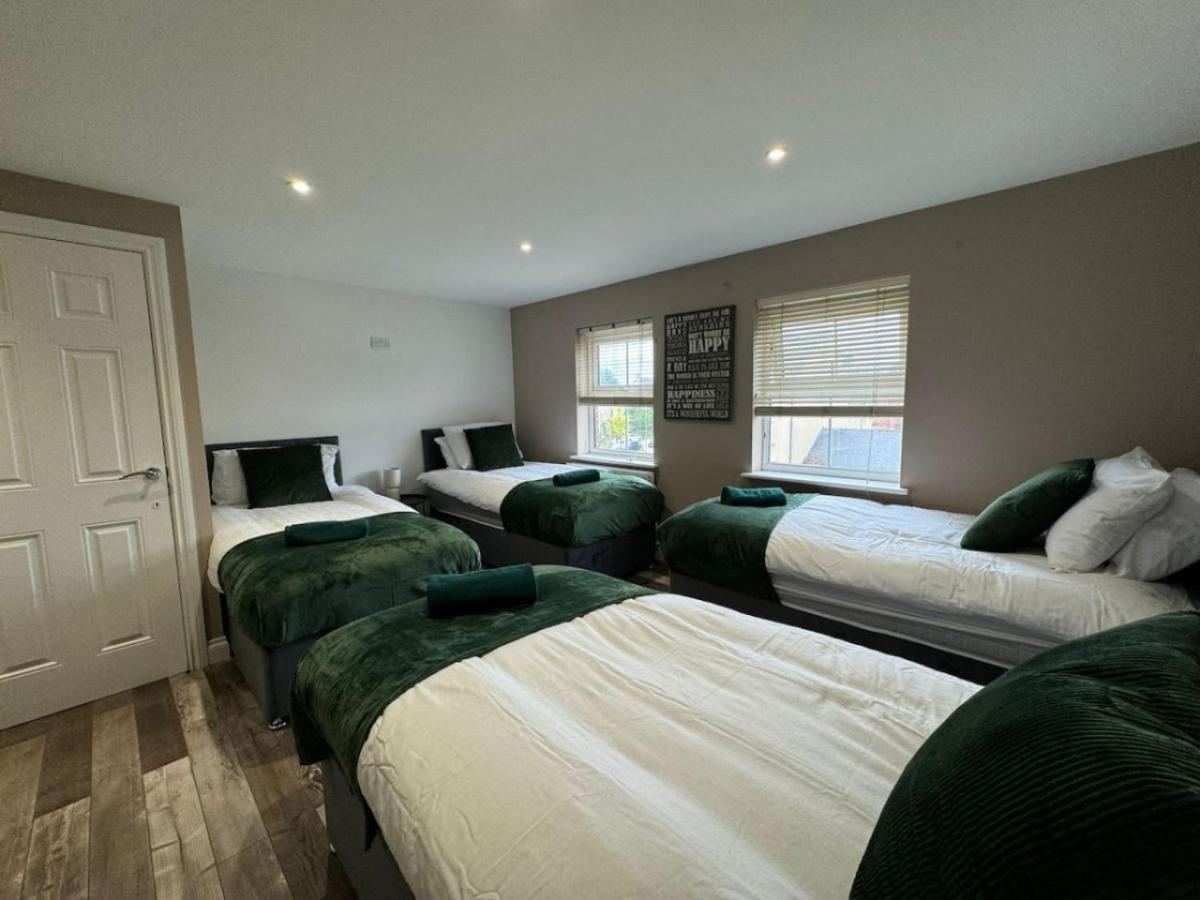 5-bed property · Swindon SN25