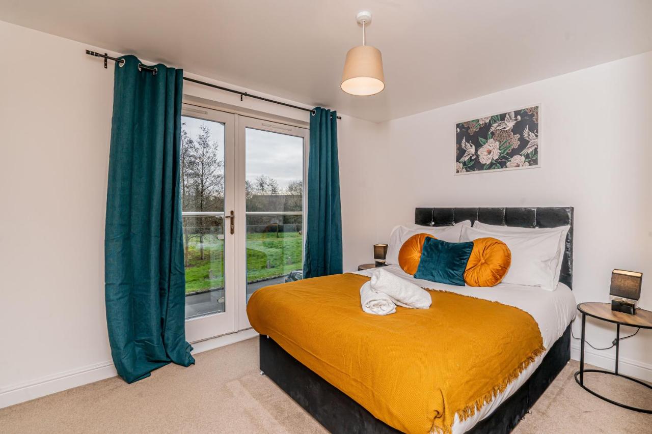 5-bed property · Milton Keynes MK10