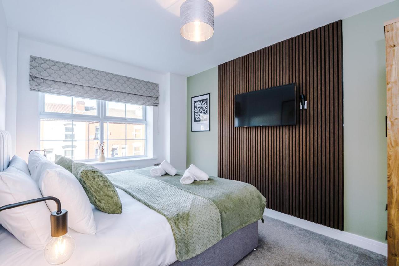 4-bed property · Manchester M30