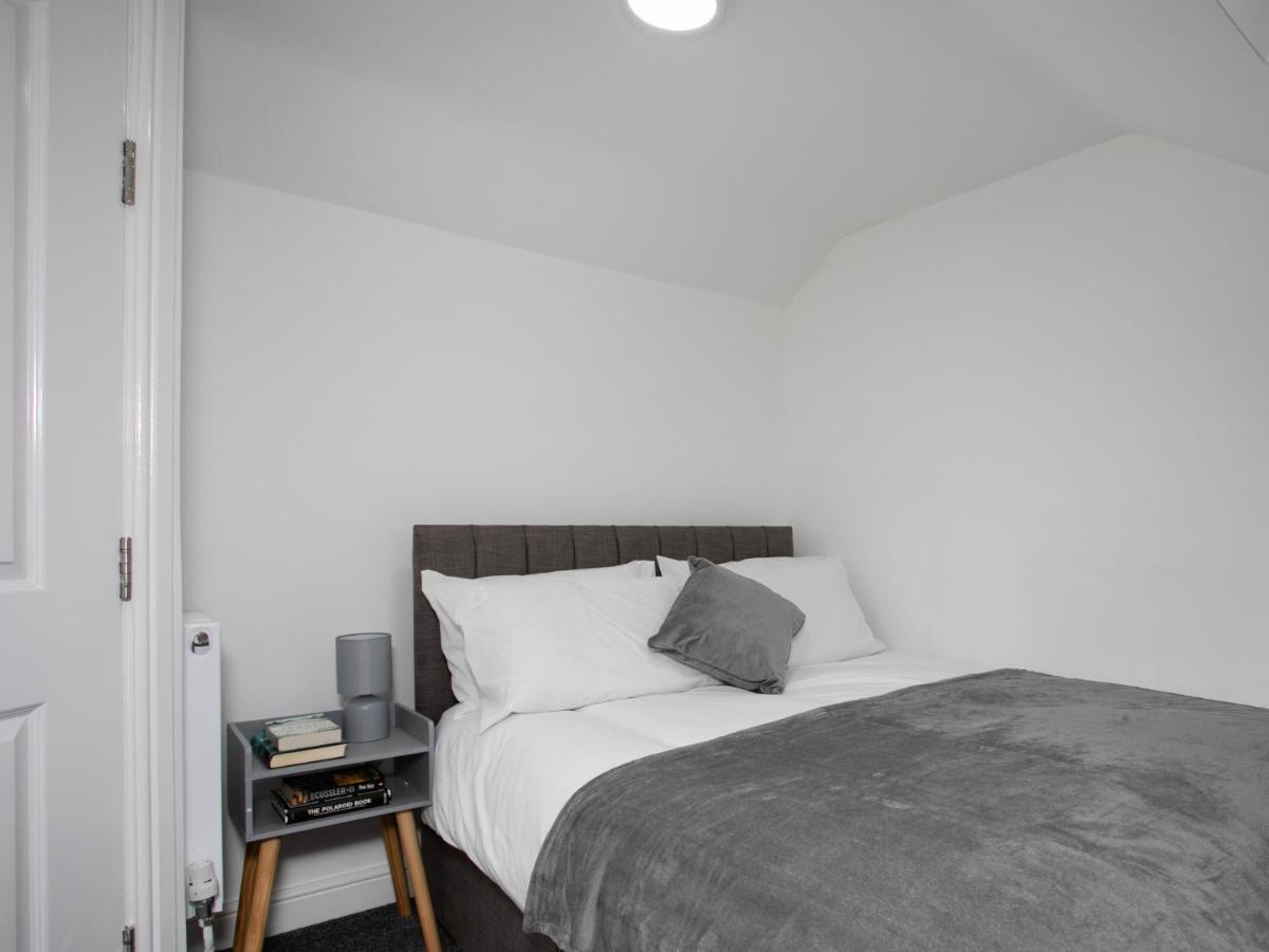 5-bed property · Leicester LE4