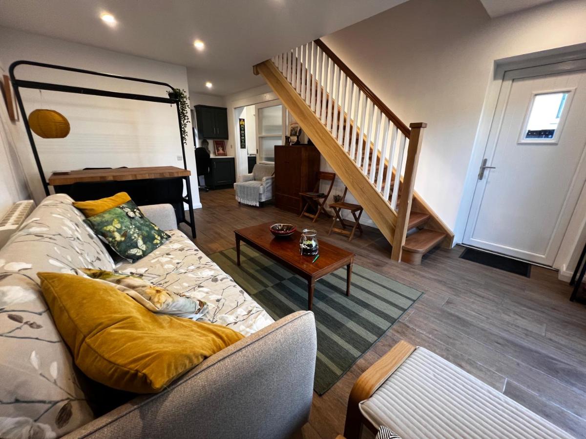 4-bed property · Sheffield BT33