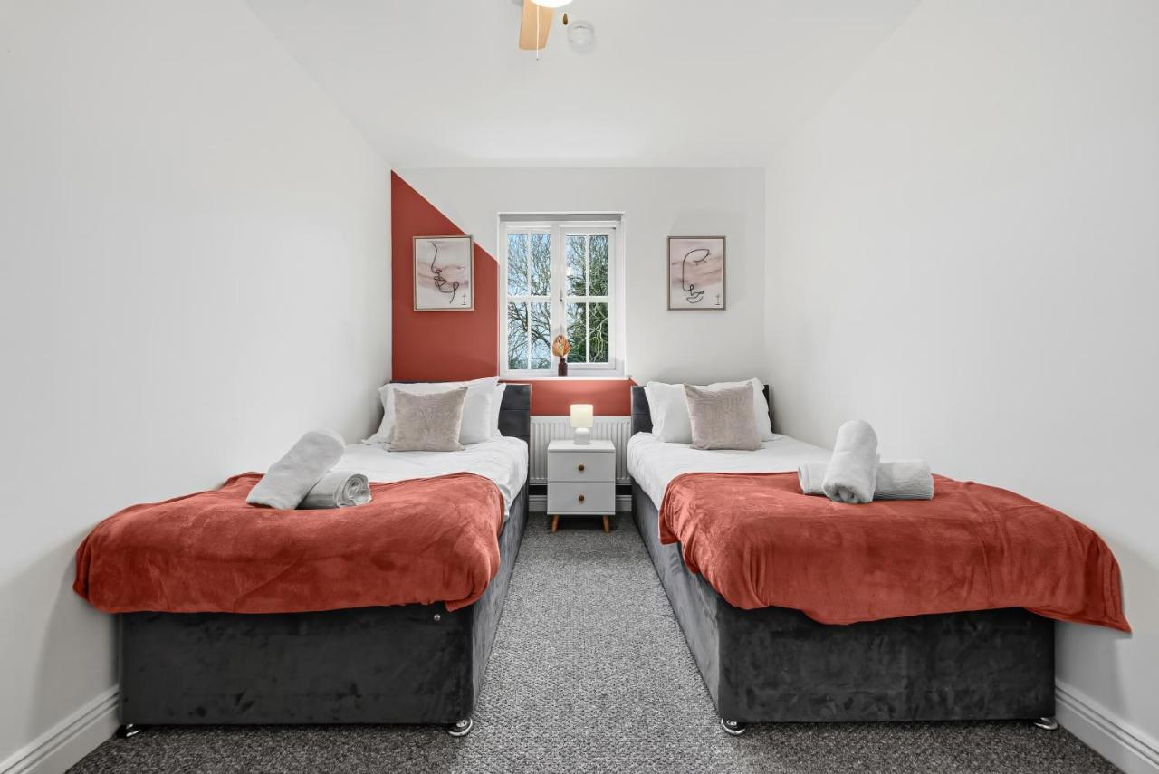 5-bed property · Solihull B91