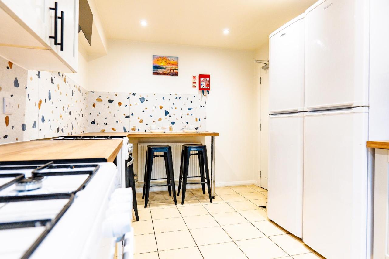 6-bed property · Gloucester GL1