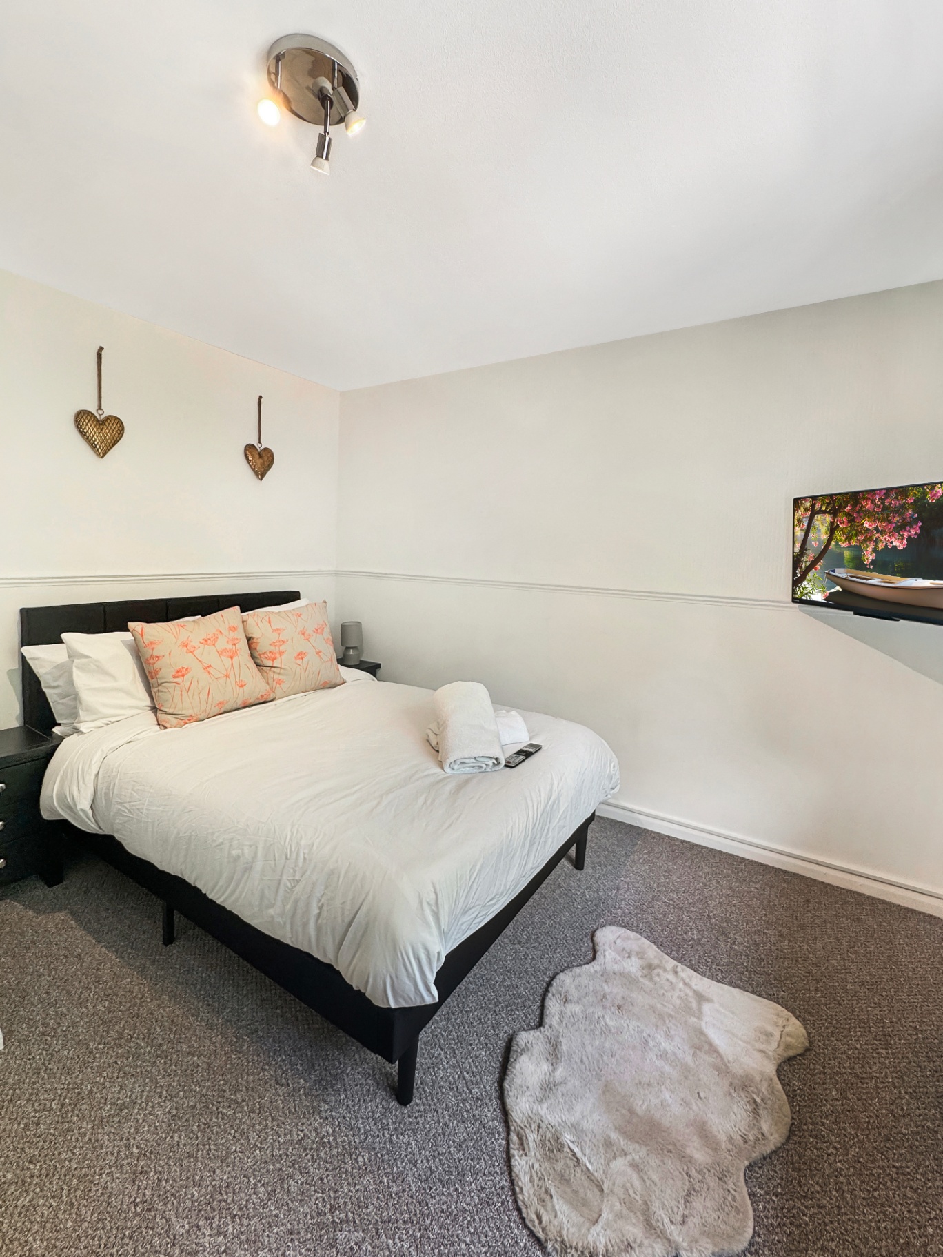 Sleeps 8 3 Bed Mapperley Garden & Driveway