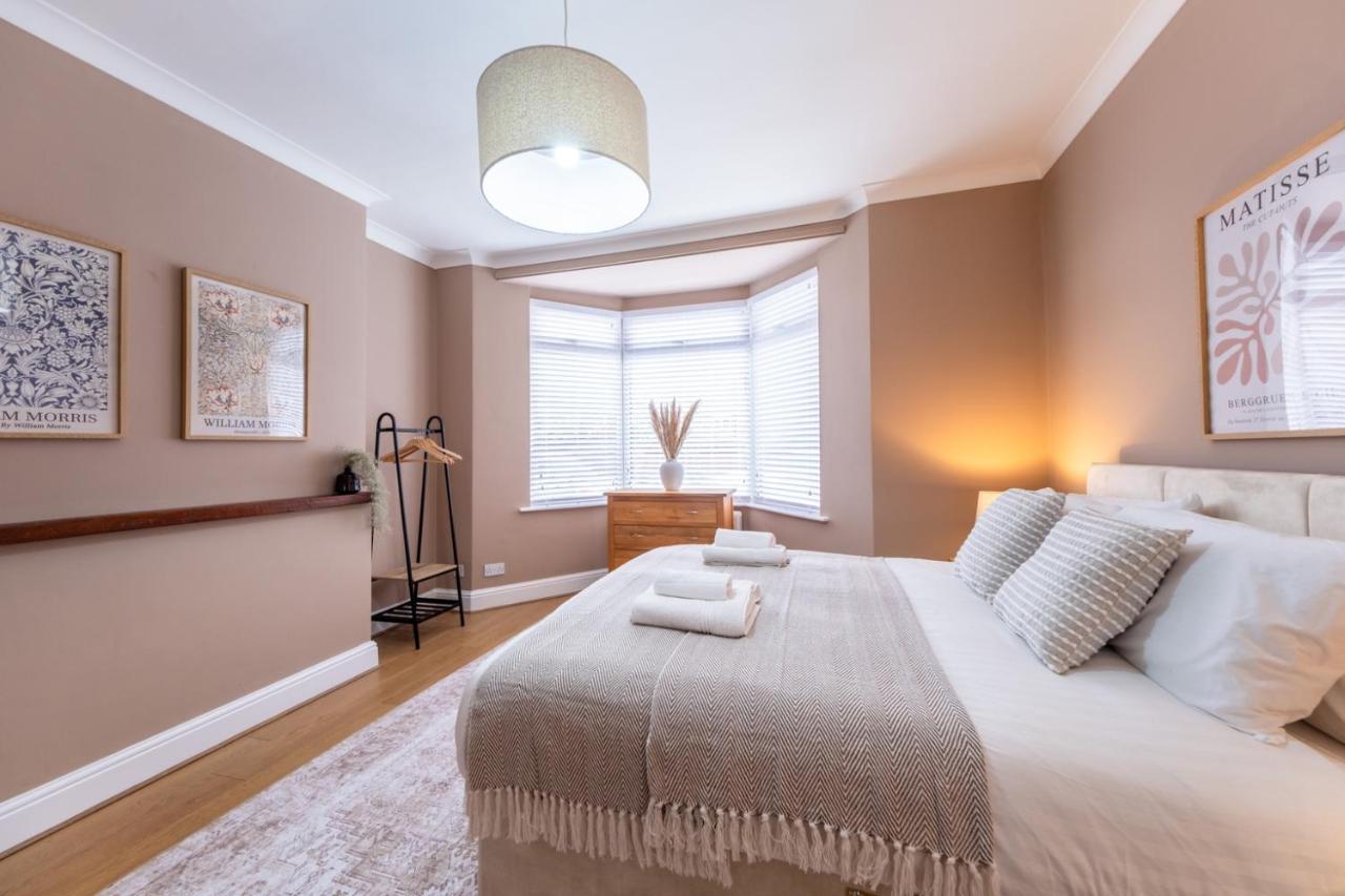4-bed property · Chester CH2