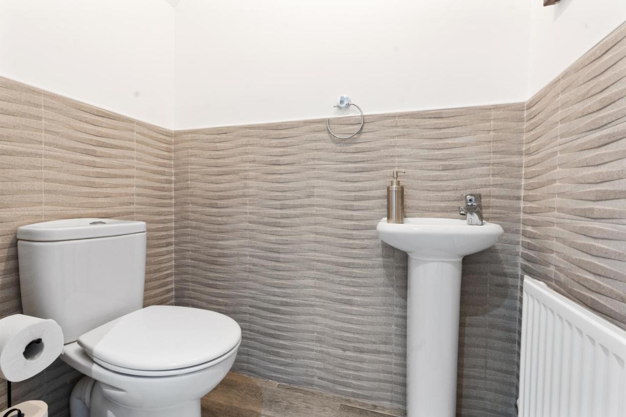 4-bed property · Manchester M9