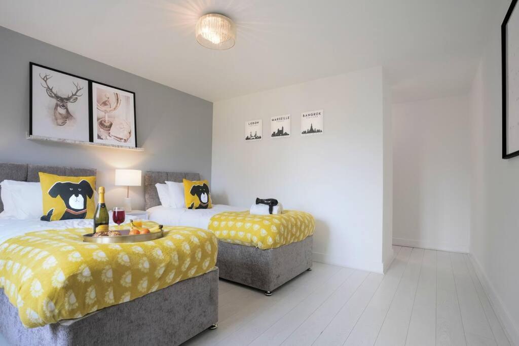 6-bed property · Milton Keynes MK10