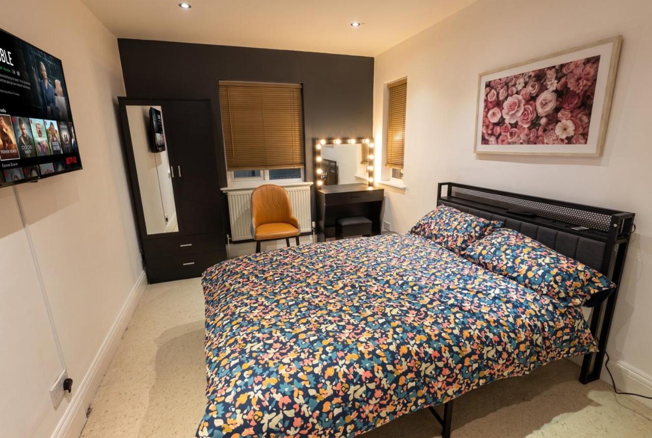 3-Bed Flat in Central Loughborough, Sleeps 6
