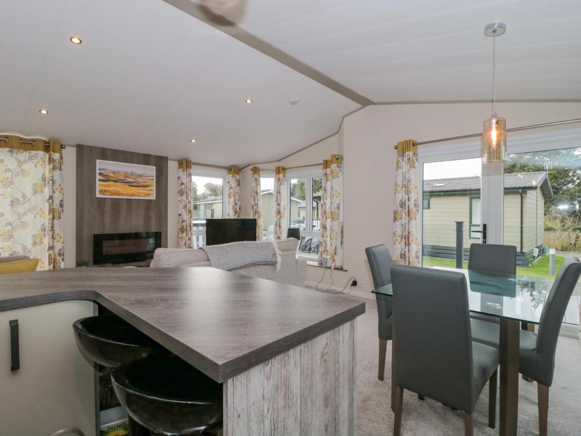 2-bed property · Lymington SO41