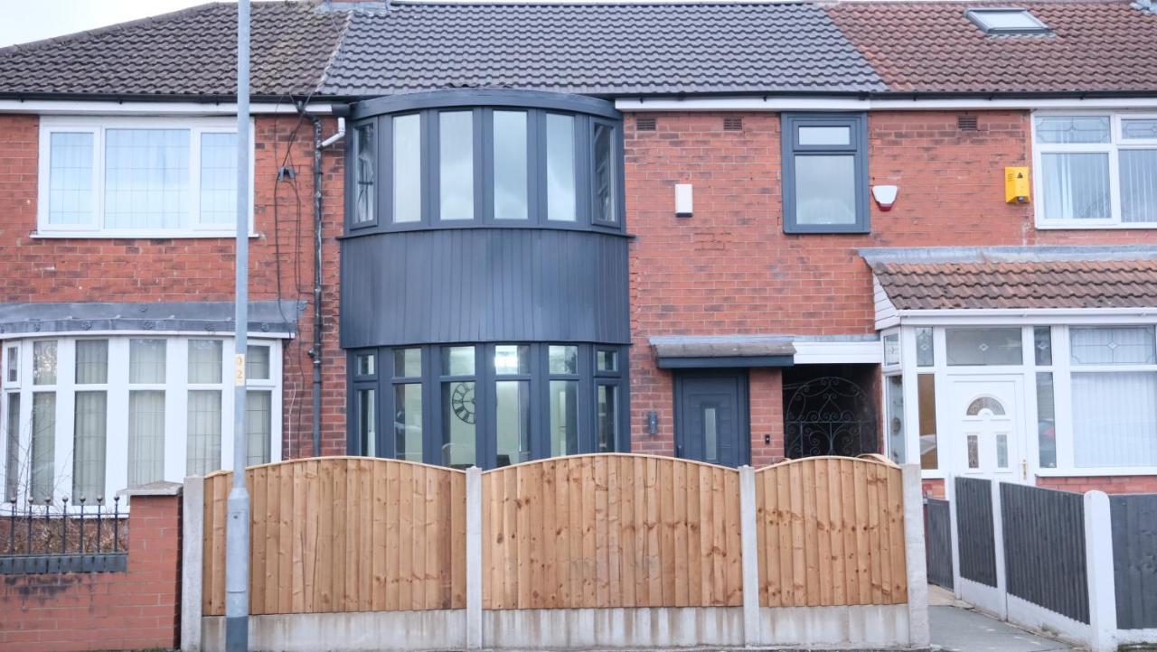 Modern House - 3 Bedrooms - 1 Bath - ManCity