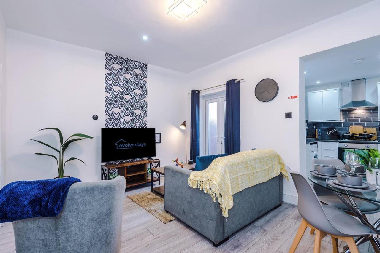 3-bed property · Salford M6