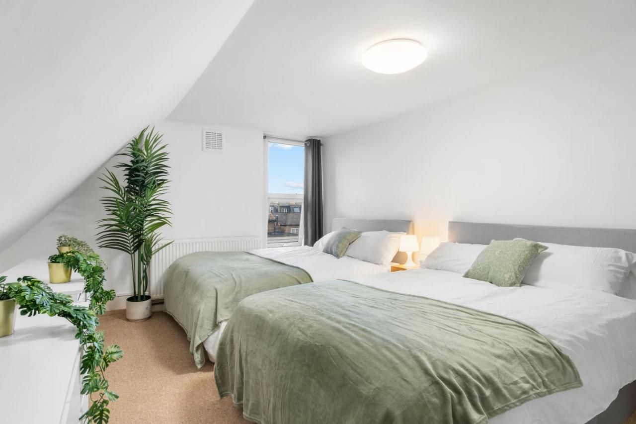 3-bed property · London W6