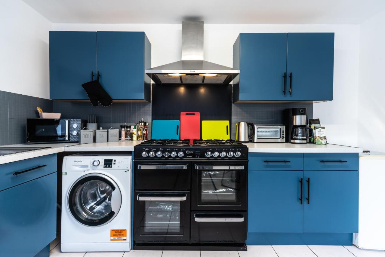 6-bed property · Hull HU5