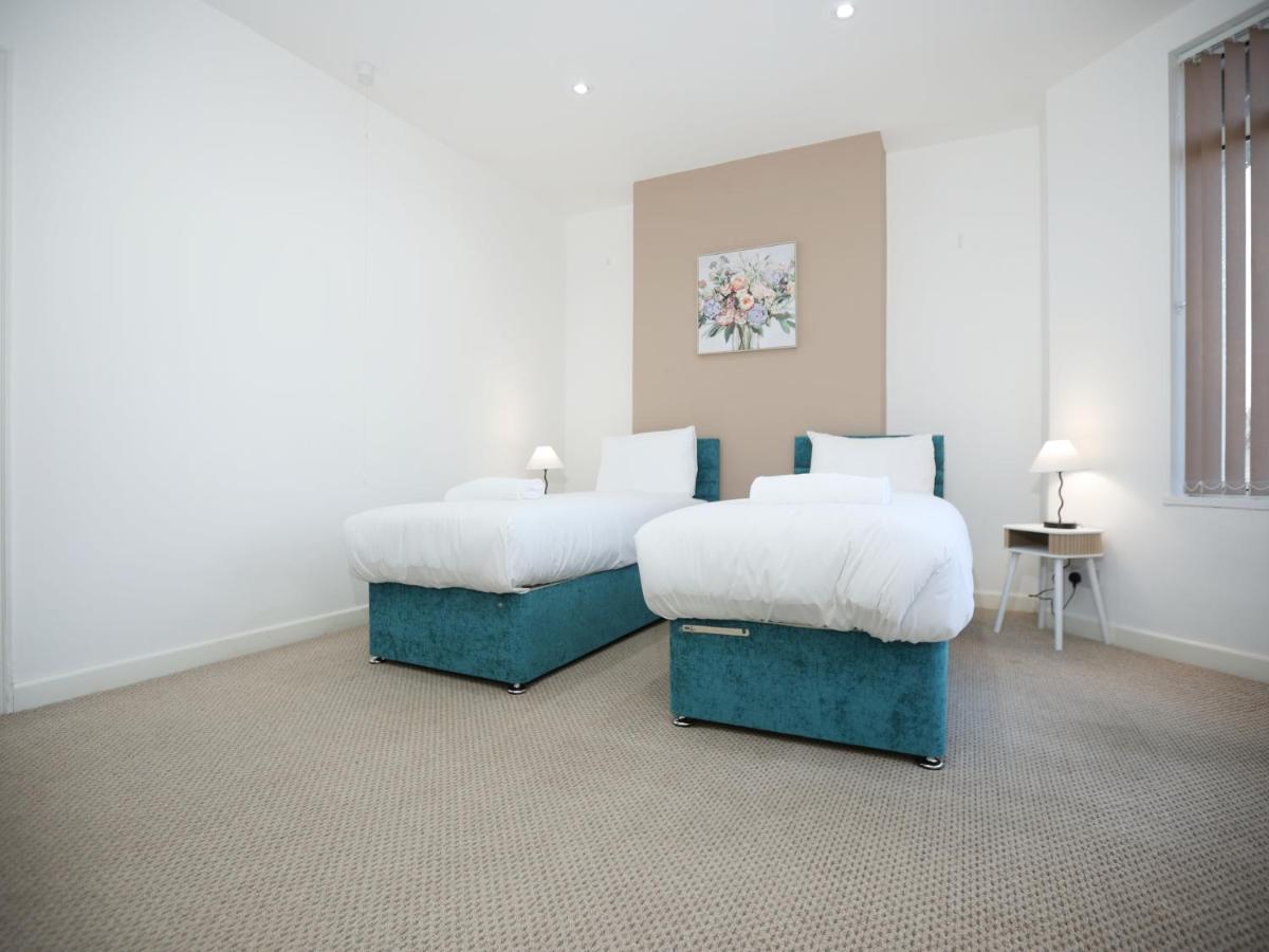4-bed property · Cardiff CF11