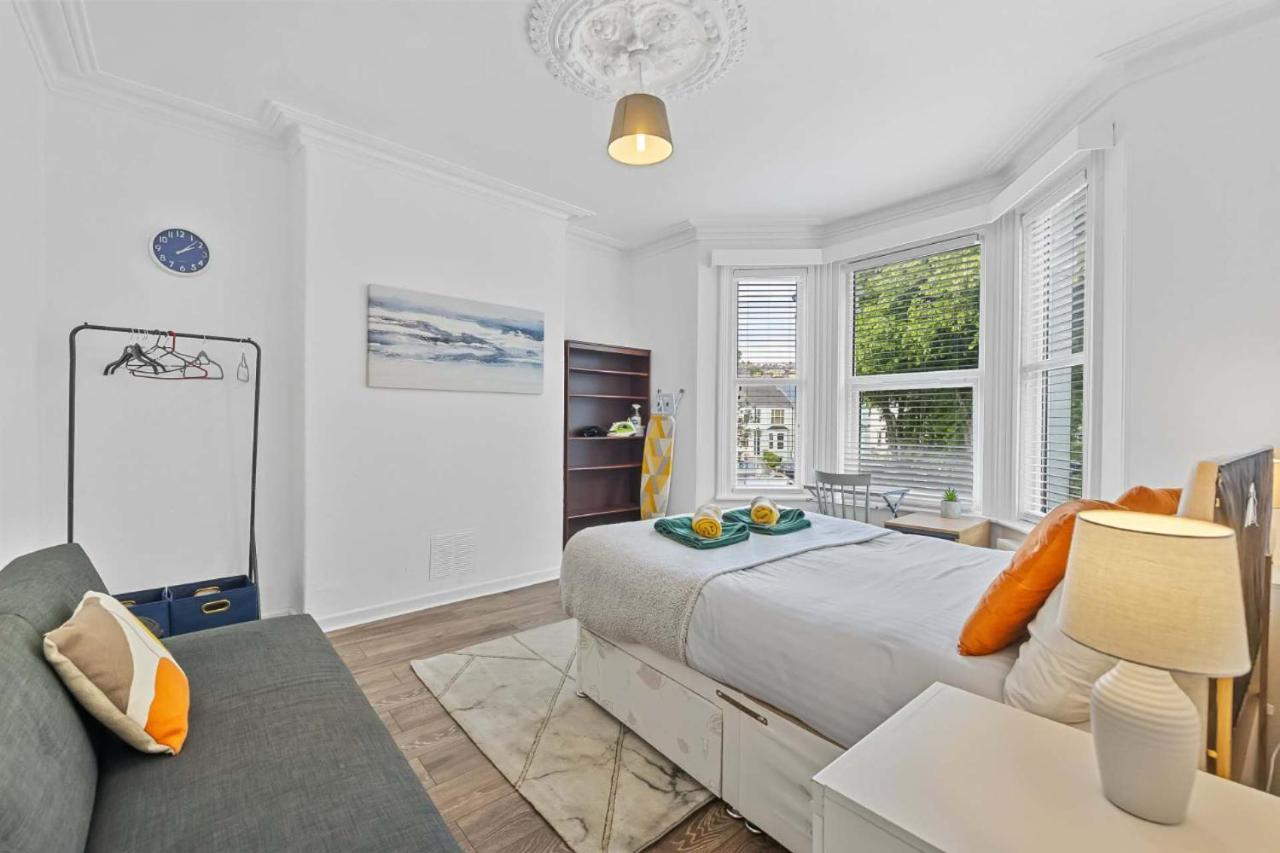 4-bed property · Plymouth PL4