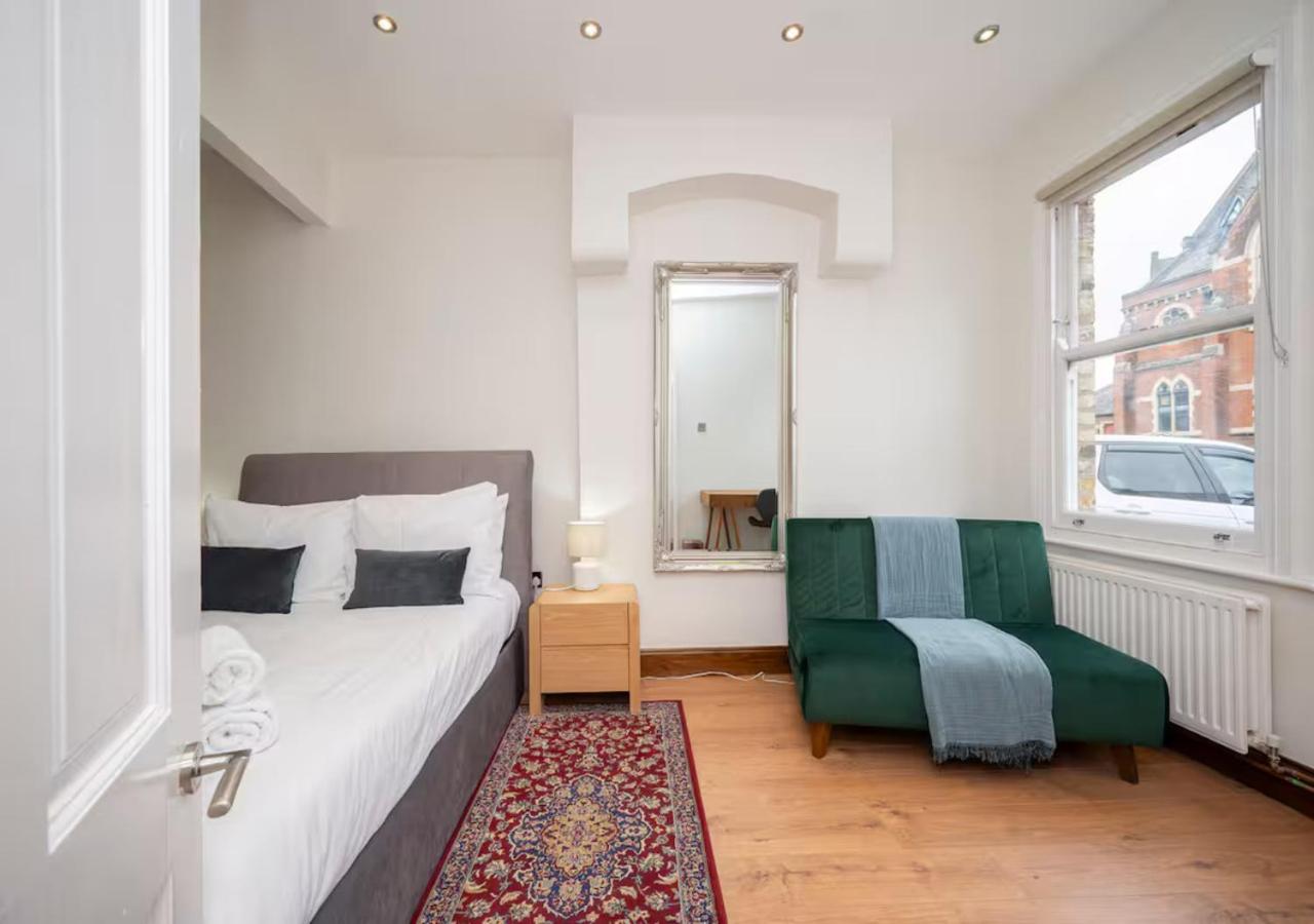 4-bed guest house · London SE22