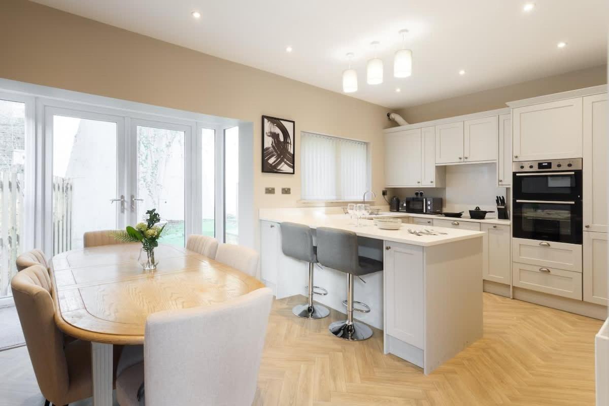6-bed property · Leeds LS13