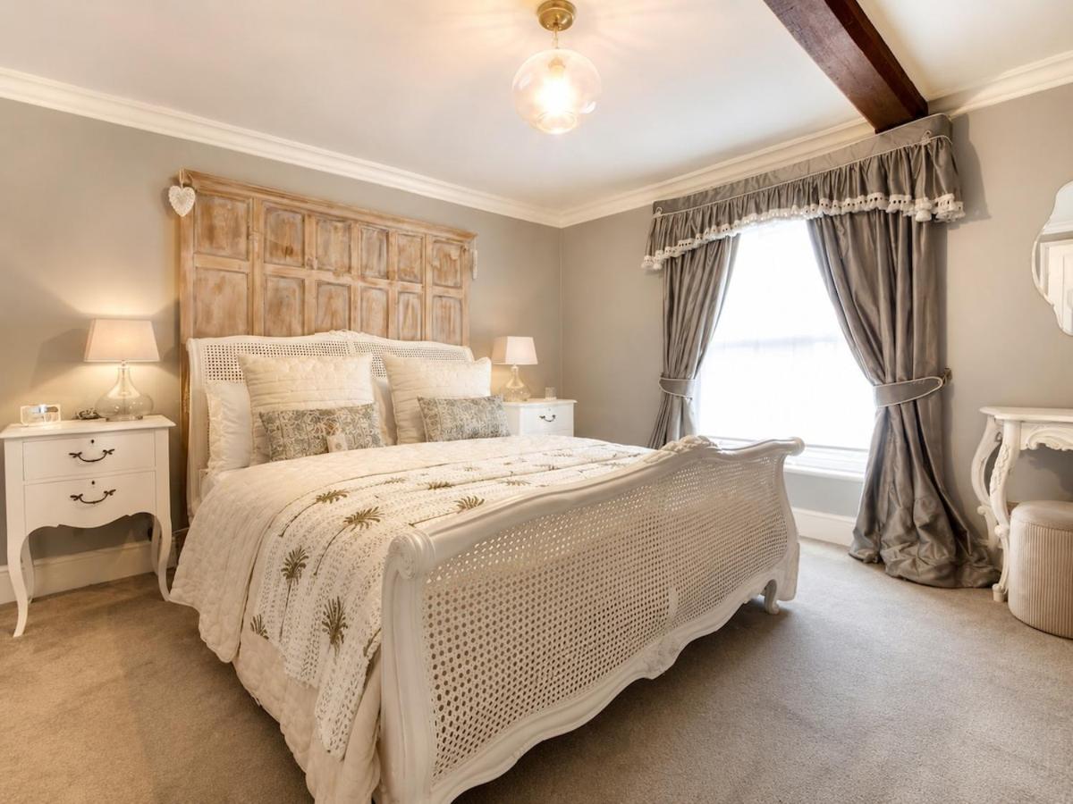 2-bed property · Lymington SO41